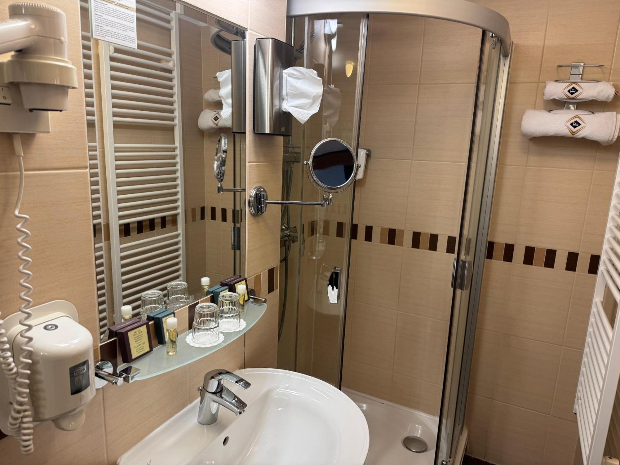 Famulus 4* Győr