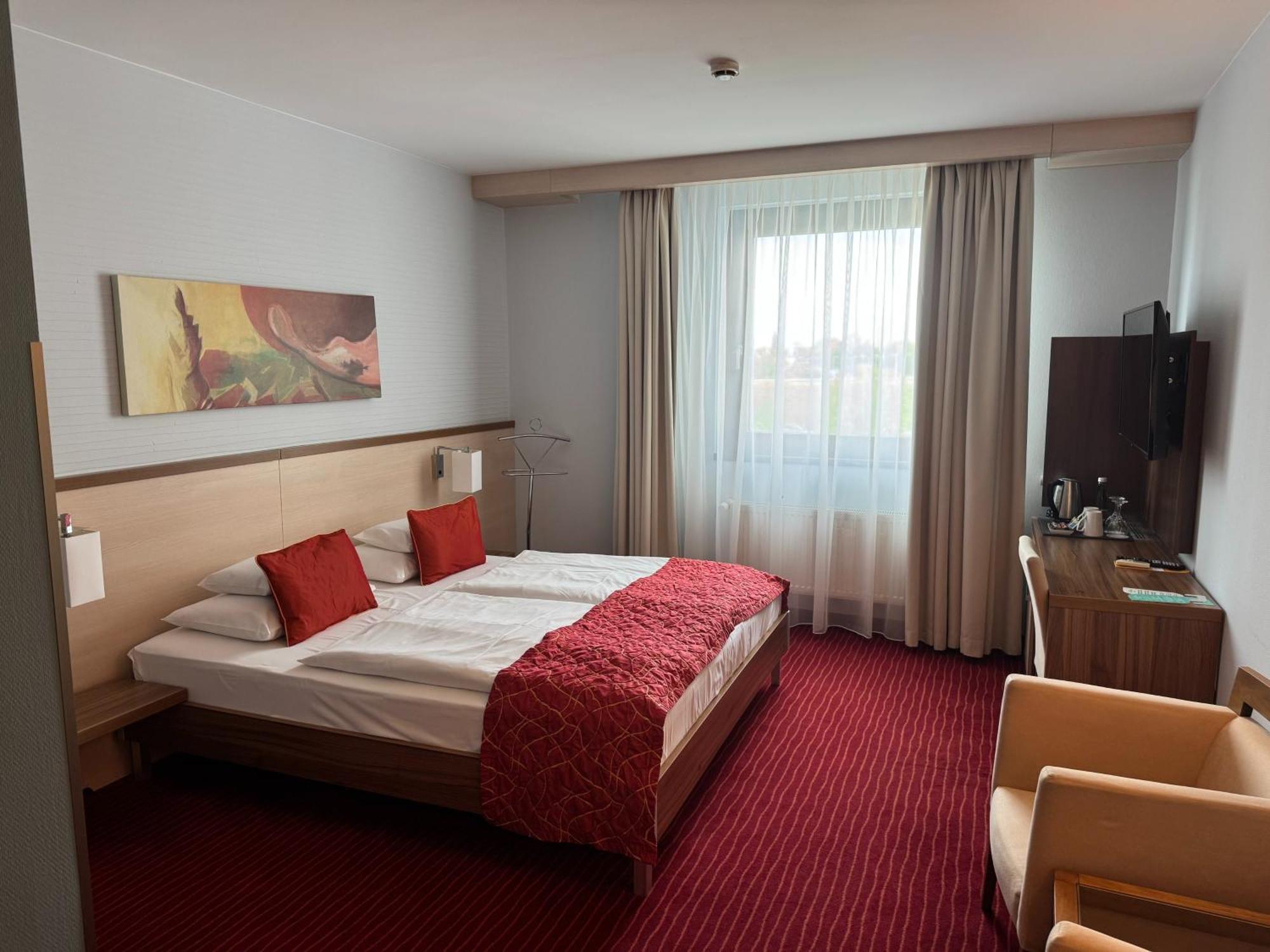 Famulus Hotel 4*